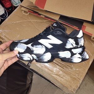New Balance Men's Artistic Black and White Sneakers